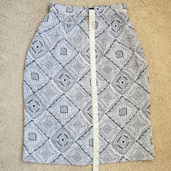 Patterned Pencil Skirt - Picture 3 of 8